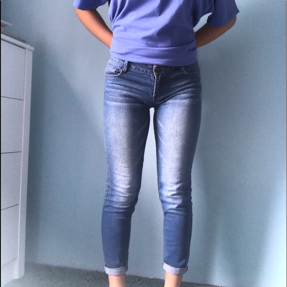 stretch fit blue capri jeans (size 7)